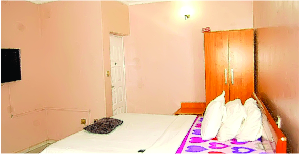 /web/uploads/116/Gold Rush Suites (Formerly Davok Suites)/room-photos/Studio Room/studio_roll_bg1.jpg